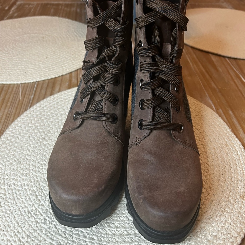 Sorel Women's Joan of Arctic Wedge III Lexie boot in Tobacco/Black - Picture 4 of 7